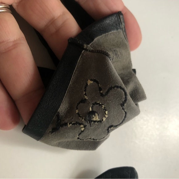 Black Vintage Leather Fashion Gloves with Seam Detailing - Picture 5 of 8